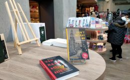 Boek in museum Overlord